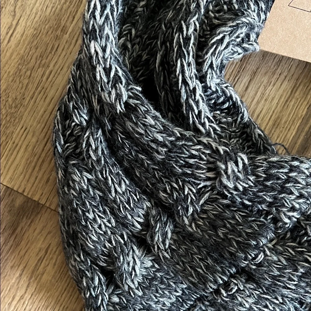 C.C‎ Exclusives Gray Infinity Scarf